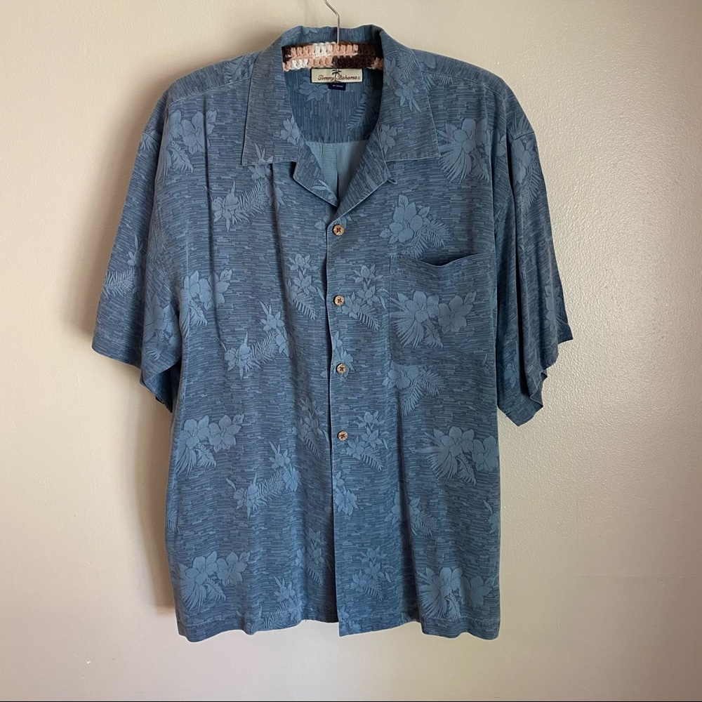 Tommy Bahama 100% silk short sleeve button down, L